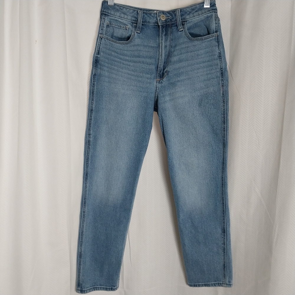 Hollister Curvy Ultra High-Rise Mom Jean  4R 25½" Short Inseam W27 Mid Wash